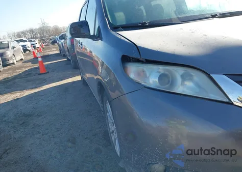 2011 Toyota Sienna Limited V6 z USA, uszkodzony, nr VIN 5TDYK3DC0BS105026